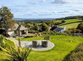 Fresh Modern Home, Stunning Views, Great Location