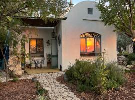 Yamas Golan, hotel in Ani'am