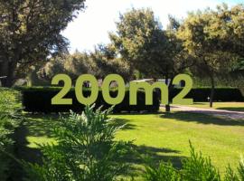 Camping des Favards, hotel i Violès