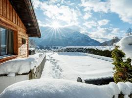 Luxus Ferienhaus Salzburg Chalet mit Pool, Sauna, Whirlpool, Kamin, hotel di Grossgmain