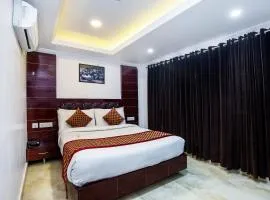 Hotel White Grand - near ISBT bus stand - A Centrally heated property
