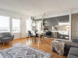 Bright 2BR Apartment with Lake Views, Free Parking & Sauna