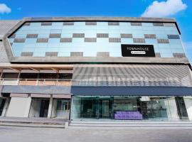 Townhouse Morbi Lalpar Formerly The Grand Vardhman, hotel sa Morbi