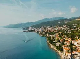 House Mirjana with pool by Villas Guide