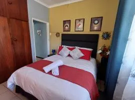 OakwayGuestSuit2 Private 1 Bed Kitchen Bath Aircon