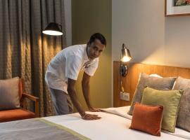Atlantiis suites By Signature Stayz Near Vishwanath Temple, hotel sa Varanasi