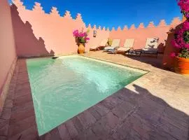 RIAD PRIVATIF avec Piscine Chauffée au Cœur de la Médina et Petits-Déjeuners Inclus