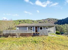 Beautiful Home In Kvammen With House A Panoramic View, hotel di Kvammen