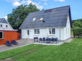 4 Bedroom Beautiful Home In Farsø，Gatten的飯店