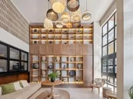 Anise Aluma Athens, Tapestry Collection by Hilton