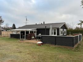 Gorgeous Home In Væggerløse With Wifi, hotel u gradu 'Bøtø By'