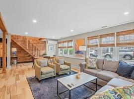 Modern, thoughtfully set-up in heart of town, Hotel in Marblehead