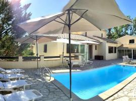 Villa de charme à Martignargues avec piscine privée – hotel w mieście Martignargues