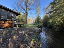 BUHO Cabin Cypress BBQ Smart TV Wood Hot Tub, Hotel in Huiscapi
