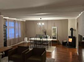 Downtown 3-bedroom apartment, hotel a Haugesund