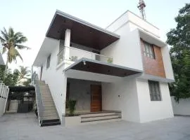 Siddhu's Nest Near to Lulu, Kochuveli Ganapat