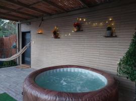 אצלנו בחצר - צימר למשפחות ולזוגות בדרום ים המלח &ndash; hotel z wannami z hydromasażem 