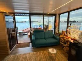 Exclusieve Houseboat La Mare 12 x 5 meter met sauna