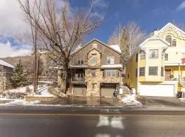 Spacious 5 Bed Retreat, Walk to Lifts and Main