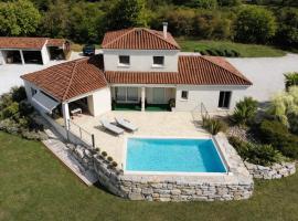 Gite La Villa des Falaises du Lot, Hotel in Tour-de-Faure