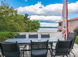 Sea Breeze - Holiday House on the Beach, hotel em Tkon