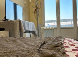 Studio équipé avec balcon, hotel a Évreux