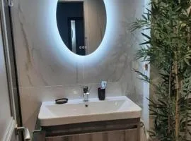 Sea views-Balcony-Sleeps 6-Parking-AirCon Heating