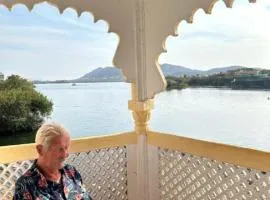 Hotel Vallabhniwas at lake pichola in old city
