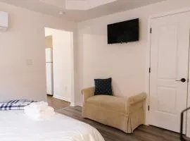 Big Blue - Stylish Studio in Downtown Lexington