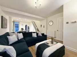 2 bed house secure parking Sleeps 6, hotel en Ipswich