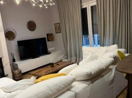 Valamar Elite Seafront Luxury Villa with Private Pool, Hotel in Mullini i Danit