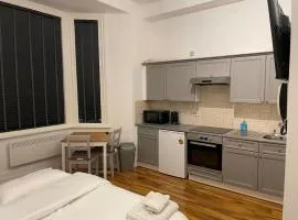 Self Contained Studio Flat Acton Central West London
