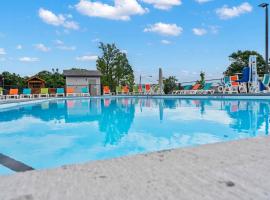 Lakin it Easy Condo for 2، فندق في Kimberling City
