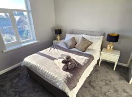 West Midlands Home 3BR with FREE Parking and WIFI, Hotel in Dudley