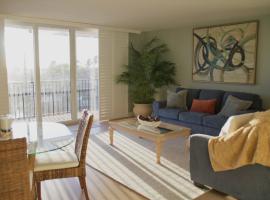 Private Beach Access Condo - Vanderbilt Beach、ネープルズのホテル