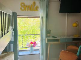 Hotêl Maui, hotel u gradu Tournon-sur-Rhone