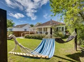 Bird and Fish - Napier Holiday Home