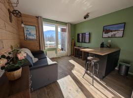 Au pied des pistes avec parking Entièrement rénové、Huezのホテル