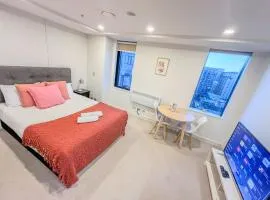 1-Min Walk to Sky Tower W FREE Pool, Sauna & Gym