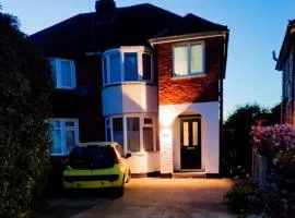 Parkdale-Ideal for Birmingham Airport, International Train Station-Resorts World, BHX, NEC ,JLR & HS2 sites, Self check in,