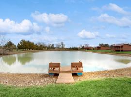 Pet Friendly! Couples Retreat in Southern Illinois, מלון בEtherton