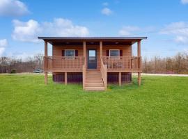 Pet-Friendly Lakeside Gem 4 Mi to Dtwn Murphysboro, מלון בEtherton