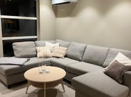 Nyoppusset leilighet i sentrum, hotel i Verdal
