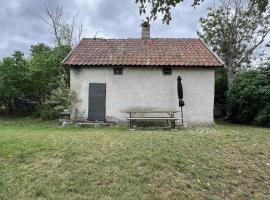 Aurgrund에 위치한 호텔 Lillstugan på Lansa