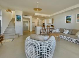 White Sand Villa - infinity pool, hotel u gradu Paea