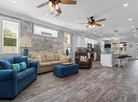 Family Home Lone Star Cabana Shared Pool