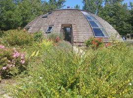 LE DOME gîte atypique luxueux et écologique, готель у місті Баєль
