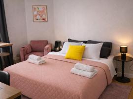 Chambre cosy chez l'habitant avec jardin Butterfly Room, hotel en Argenteuil