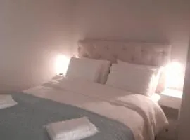 Perfect Strangers D1