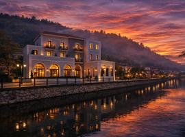 Mountain Pine Luxury Suites, hotel em Florina